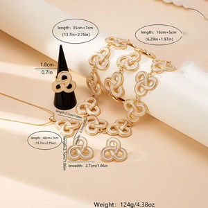 Dettagli del set gioielli con misure di collana, bracciale e anello in lingua inglese