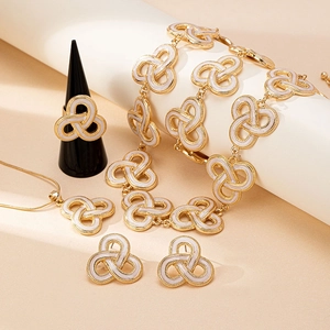Set di gioielli retrò oro e bianco con motivo a nodo, collana, anello e orecchini
