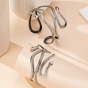 Bracelet de bras serpent gothique en argent vintage avec yeux en pierres rouges et écailles