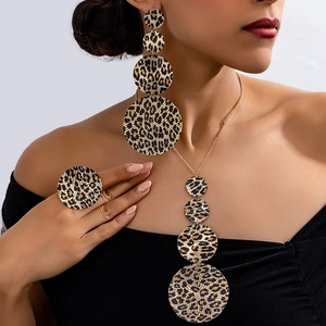 Set Gioielli in Lega con Stampa Leopardata Bohemian per Donna Collana Orecchini Anello Geometrici Tondi Esagerati Moda