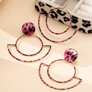 Detail of pink leopard print geometric jewelry set with gold edges and matching gift box