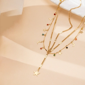 Accessoire cheveux doré bohème avec pendentifs étoile lune et perles colorées