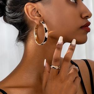 Conjunto de Pendientes de Aro Redondos Geométricos de Aleación Vintage con Estampa de Leopardo y Anillo Joyas para Mujer