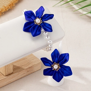 Elegant Klein blue flower and pearl bracelet and ring jewelry set with gold metal accents