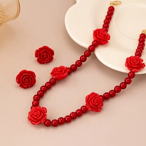 Elegantes Set aus roter Rosettenkette und Ohrringen mit polierten Perlen für Damen