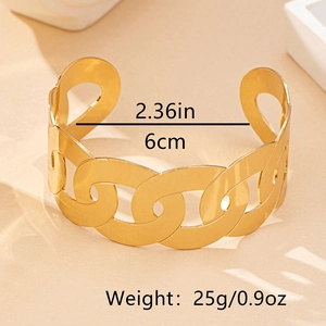 Detail view of gold chunky chain cuff bracelet with 6cm diameter and 25g weight specs
