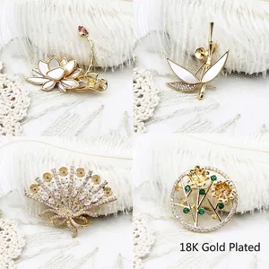 Elegant 18K Gold Plated Copper Brooch For Women Chinese Style Lotus Bamboo Fan Design Rhinestone Shell Inlaid Pin Jewelry
