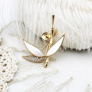Elegant 18K gold-plated lotus bamboo brooch with white shells and micro-set zircons