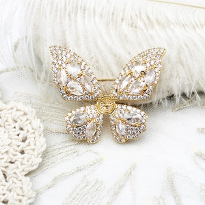Eleganter Schmetterling Brosche Gold mit Kristallen und Perlen für Anzüge und Kleider