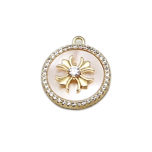 Pendentif en or 18 carats avec étoile en nacre blanche et incrustation de zircone