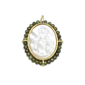 18k vergulde religieuze hanger met parelmoer cameo en groene edelstenen rand