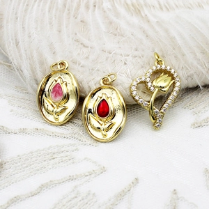 Ciondoli a Forma di Tulipano e Margherita in Rame Placcato Oro Strass Smalto Charms per Fai da Te Collana Bracciale Gioielli