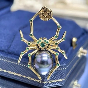 Vintage 18K vergulde spinnenbroche met zwarte parel, edelstenen en muntendetail