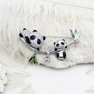 Broche panda exquise avec strass scintillants et motif de feuilles de bambou