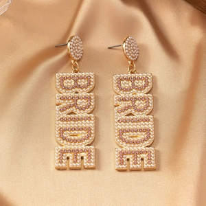 Elegante goldene BRIDE Buchstaben Ohrringe mit Perlen und Kristallen für Hochzeiten