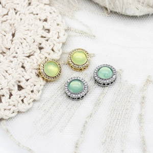 Vue détaillée de perles de pierres précieuses vert aqua pour bijoux de luxe DIY