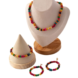 Buntes Böhmisches Schmuckset aus Holzperlen mit Halskette, Armband und Ohrringen