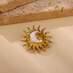 Vintage gold-plated sun and moon brooch with white enamel inlay for fashion clothing
