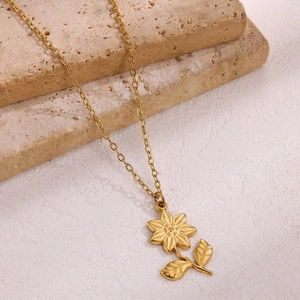 Exquisite gold sunflower heart pearl necklace featuring irregular leaf textures on stone