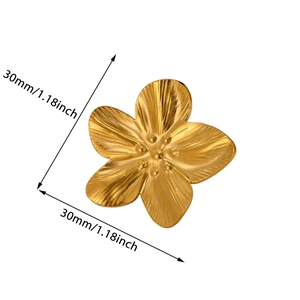 Close-up of 30mm vintage gold flower brooch with detailed brushed metal texture