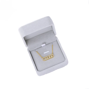 Collier en or avec pendentif à trois diamants coulissants dans son écrin en velours