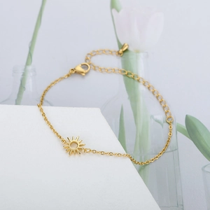 Bracciale in acciaio inossidabile placcato oro 18k con ciondolo a sole e chiusura