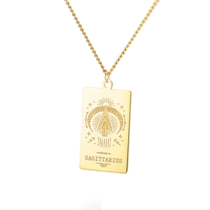 Collar colgante de tarot Sagitario cuadrado en acero inoxidable bañado en oro de 18K