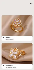 Detailansicht der 18K vergoldeten Blumenringe mit Zirkonia-Einlage und Spiegelpolitur-Finish
