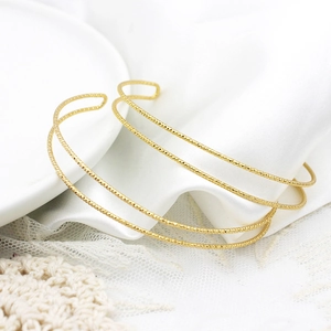 Set di 3 bracciali rigidi aperti placcati oro 18 carati con finitura diamantata