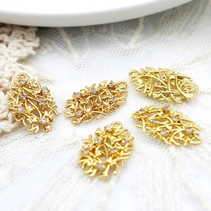 Pendentifs feuilles évidées plaqués or 18K avec zircons blancs pour bijoux DIY