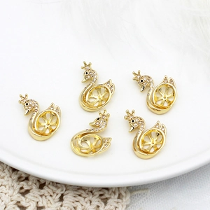 Détails de pendentifs cygne plaqués or 18 carats avec micro-pavage CZ et support de perle