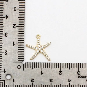 Gold starfish charm pendant with pavé zircon, measuring 1.5cm for DIY jewelry making