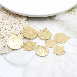Vintage 18K Gold Plated Copper Coin Pendant Elizabeth II Queen Portrait Rose Square Coin Charms For DIY Necklace Bracelet Jewelry Making