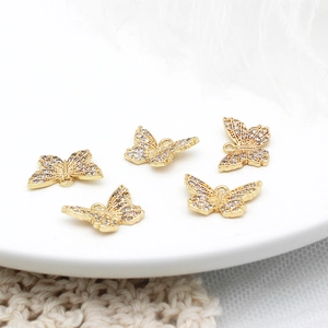 Set van 5 gouden vlinderbedeltjes met zirkonia en ophanglussen voor het maken van DIY-sieraden