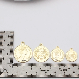 18K gold plated Elizabeth II and Dos Pesos coin pendants with scale measurement