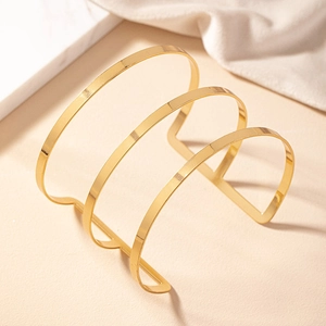 Bracciale da braccio geometrico minimalista in oro a tre bande con finitura lucida