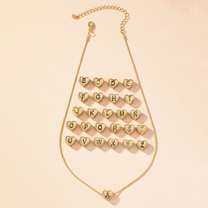 Set collana con ciondolo a cuore dorato con 26 alfabeti incisi e catena a serpente