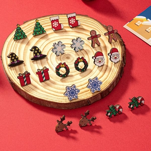 Weihnachts-Ohrstecker aus Holzlegierung Weihnachtsmann Schneemann Baum Rentier Motiv Festlich Party Damen Cartoon Schmuck Kollektion