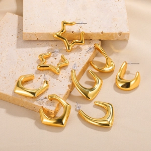 Minimalist Gold Alloy Geometric Hoop Earrings For Women Vintage C-Shaped Star Moon Crescent Liquid Metal Stud Earrings Jewelry