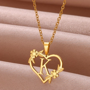 Collana con Iniziale a Cuore Traforato in Acciaio Inossidabile per Donna Ciondolo con Nome Floreale Girasole Oro Gioielli di Moda Regalo