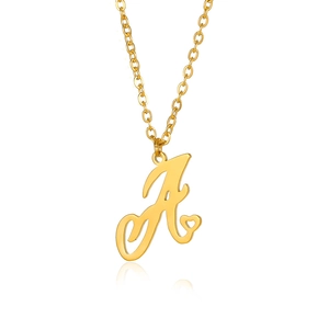 Élégant collier pendentif alphabet coeur doré avec la lettre A sur une fine chaîne maille