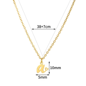 Dimensioni dettagliate della collana dorata con lettera 'a' e catena da 38+7cm con cuore