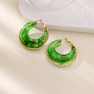 Boucles d'oreilles créoles en résine marbre vert avec bord doré élégant au style rétro
