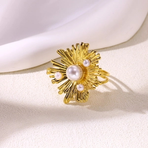 18K gold plated sunflower ring with inset pearls on an elegant double-band structure