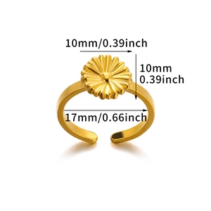 Makroaufnahme des Gold-Gänseblümchen-Ringkopfs mit 10 mm Durchmesser und Blumendetails