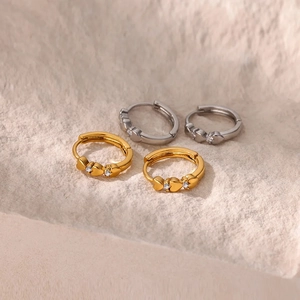 Boucles d'oreilles créoles à trois cœurs en or et argent avec accents en zircone