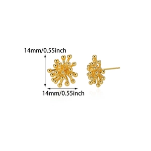 Vue détaillée de boucles d'oreilles 14mm en forme d'étoile plaqué or 18 carats