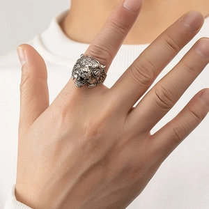 Anillo de cabeza de tigre gótico en plata antigua para un estilo de moda hip-hop