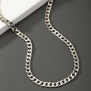 Collana a catena cubana in argento lucido con stile punk minimalista per uomo e donna