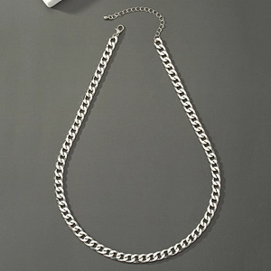 Collana classica a catena cubana argento con chiusura a moschettone e catena regolabile